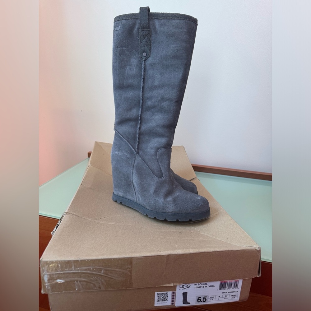 Platform shearling Ugg Boots size 6.5
